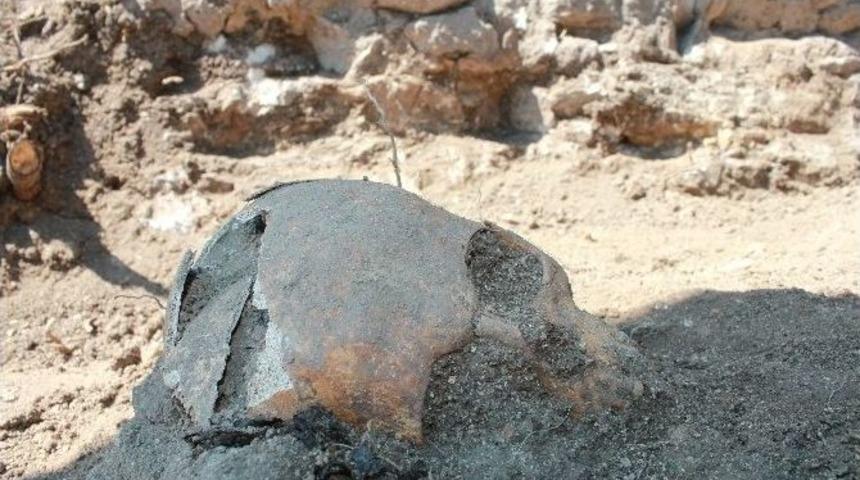 Tarihi Kazıda &Ccedil;ocuk İskeleti Bulundu