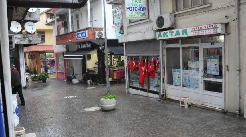 Sağanak Yağış Etkili Oldu