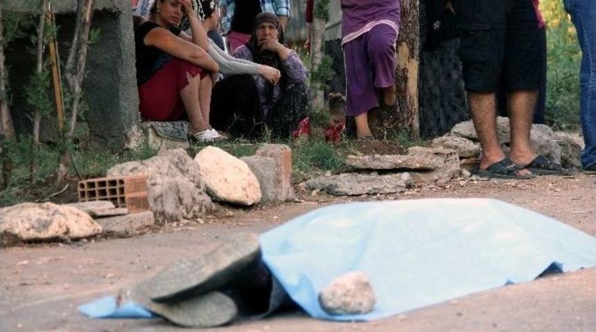 Sokakta D&uuml;ş&uuml;p &Ouml;ld&uuml;