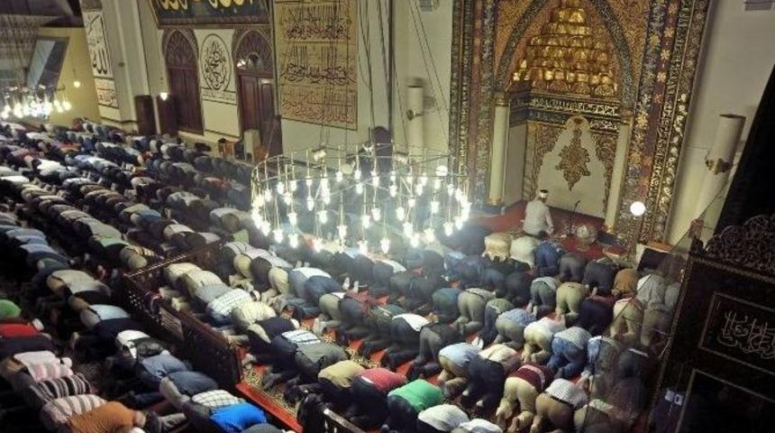 Osmanlı Padişahları Gibi Teravih Namazı Kıldı