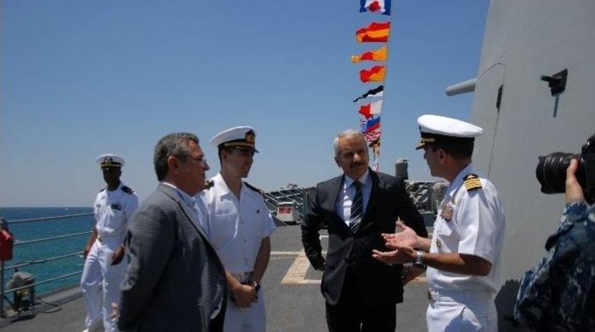 Kuşadası Protokol&uuml;nden Abd Askeri Gemisine Ziyaret