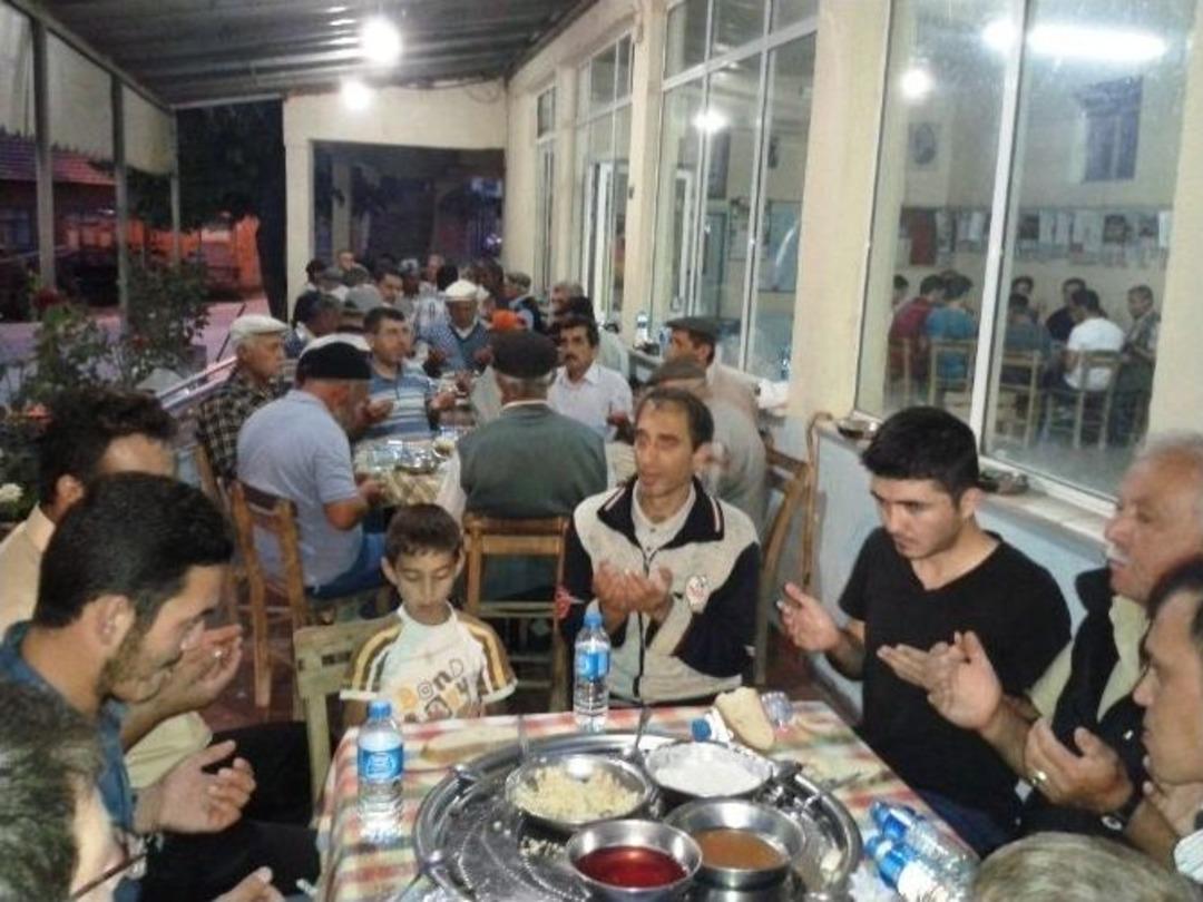 Y&uuml;zyıllık İftar Yemeği Geleneği S&uuml;rd&uuml;r&uuml;l&uuml;yor
