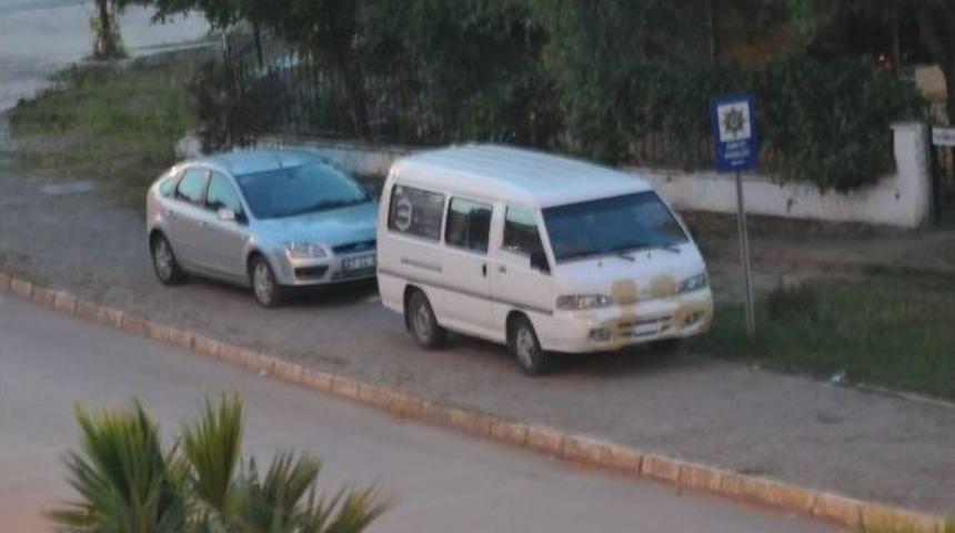 Ak&ccedil;akoca'da Kaldırım İhlalleri S&uuml;r&uuml;yor