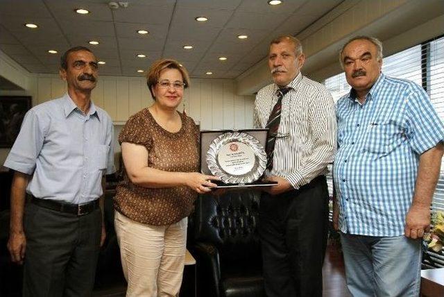 Derneklerden Başkan Pekdaş’a Plaket