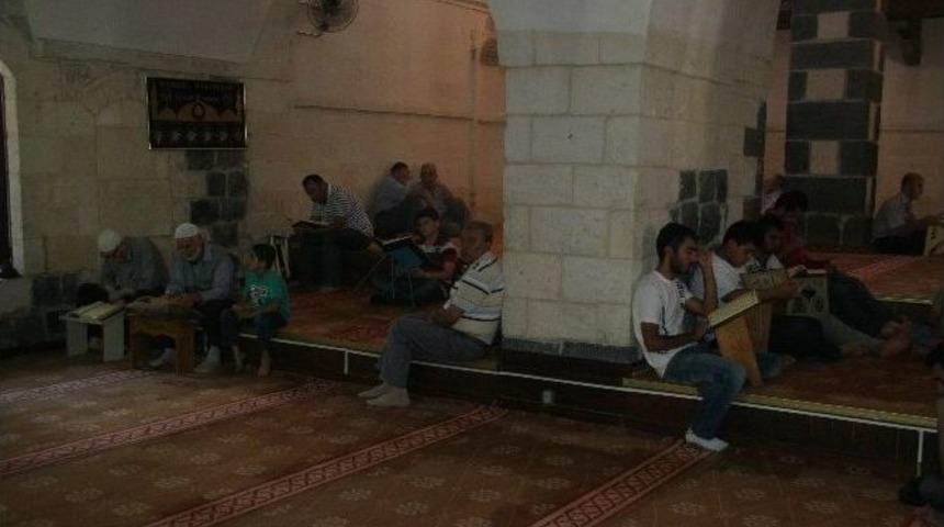 Kilis'te Mukabele Geleneği S&uuml;r&uuml;yor