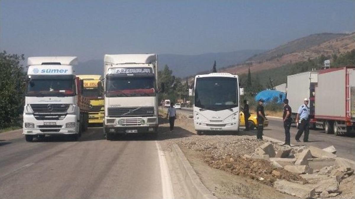 Tır Şof&ouml;rlerinin "ka&ccedil;ak Mazot" Eylemi