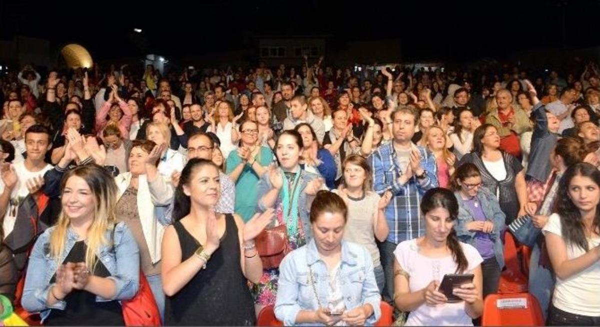 7 Kardeşten Oluşan D&uuml;nyaca &Uuml;nl&uuml; Dans Grubu'ndan Nefes Kesen Şov