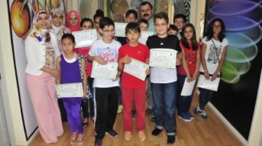 &Ouml;ğrenciler Sertifika Aldı