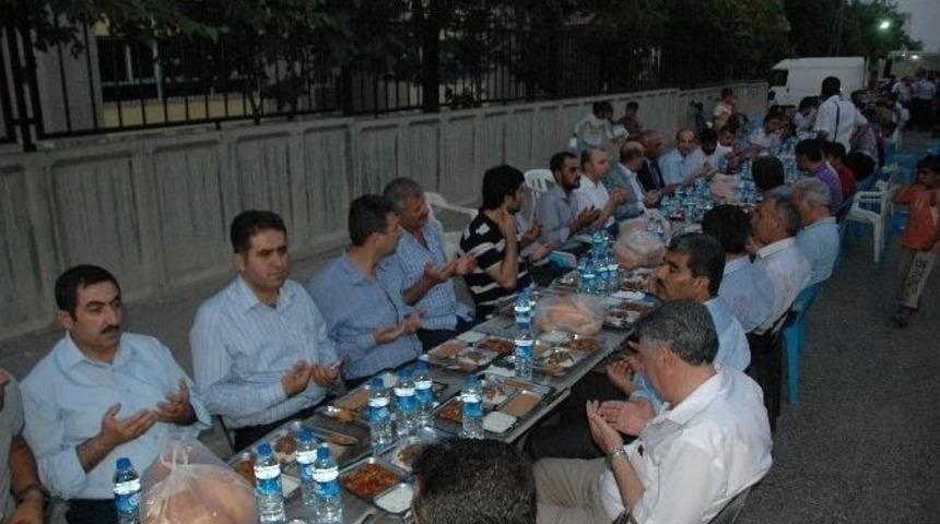 Adıyaman Belediyesi Ve M&uuml;siad&rsquo;an İftar Yemeği