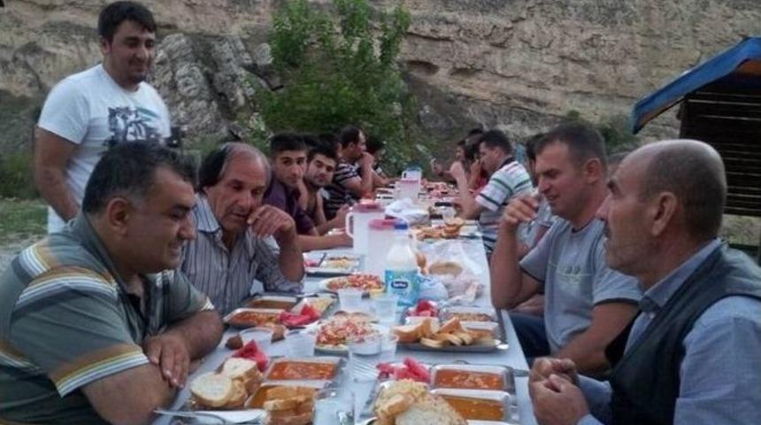 G&ouml;n&uuml;l Sofrasıyla Kemahlılar İftarda Buluşuyor