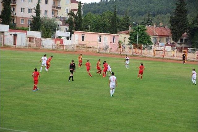 Bilecik'te U-13 2'inci Kademe Futbol Şampiyonası