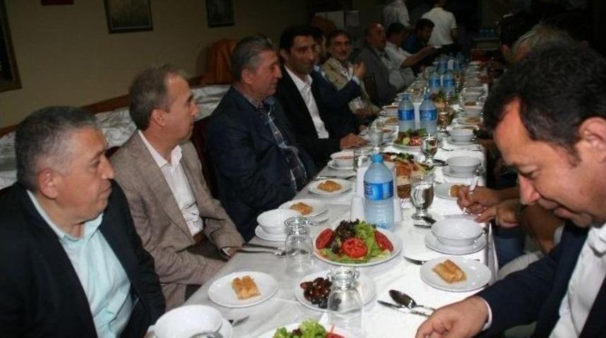 Devrek Ak Parti Teşkilatından İftar Yemegi