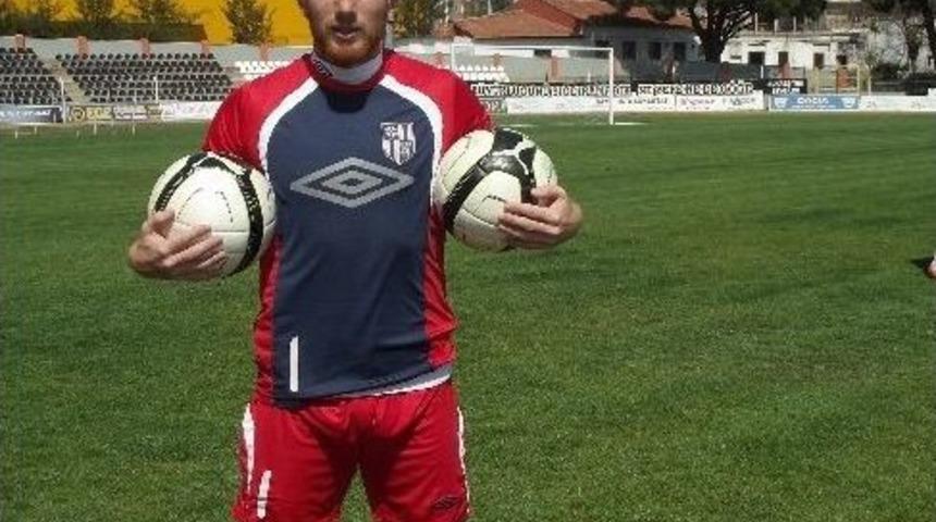 Umut Kaya, S&ouml;zleşmesini Uzattı