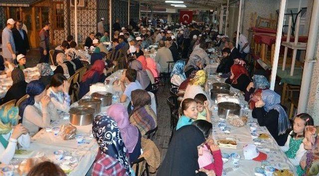 Dernekpazarı’nda Oruçlar Birlikte Açıldı