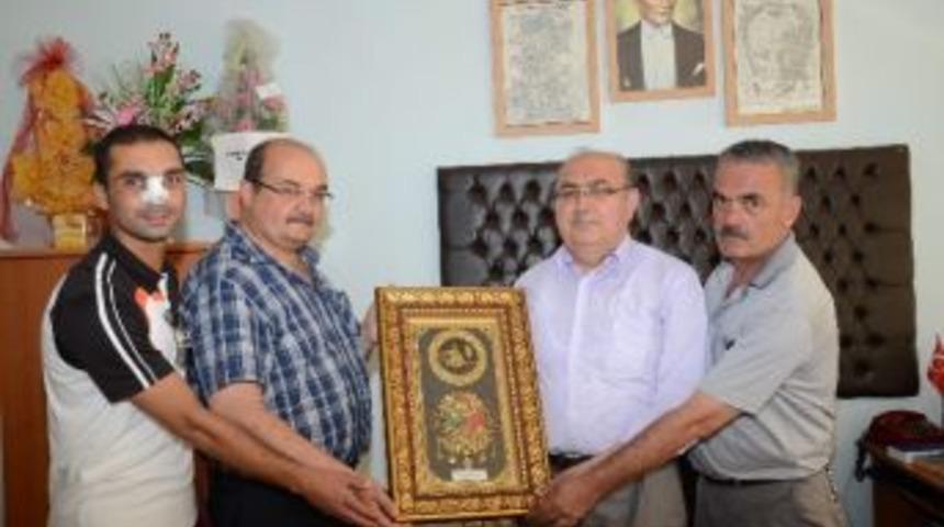 Darendespor&rsquo;a Desteğe Tablo Hediye Edildi