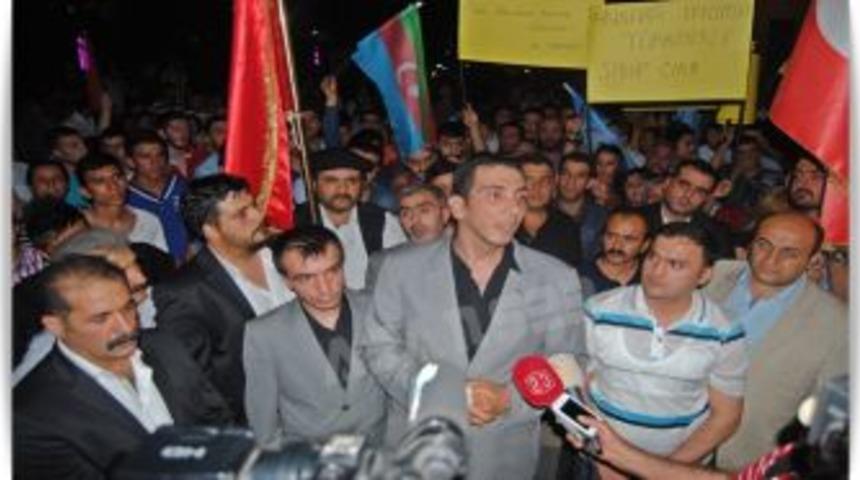 "T&uuml;rkmeneline T&uuml;rk'&uuml;n Elini Uzat"