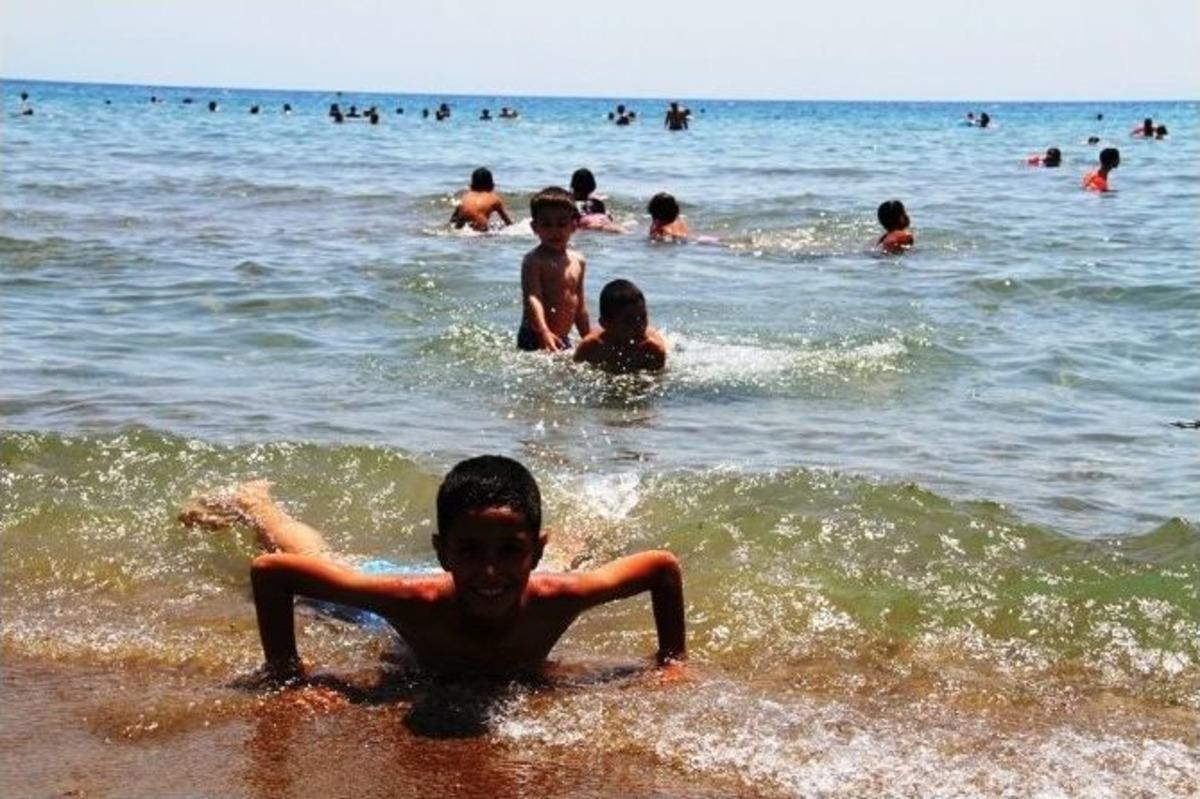 Gaziemirli &Ccedil;ocuklara Bir Avu&ccedil; Mavi