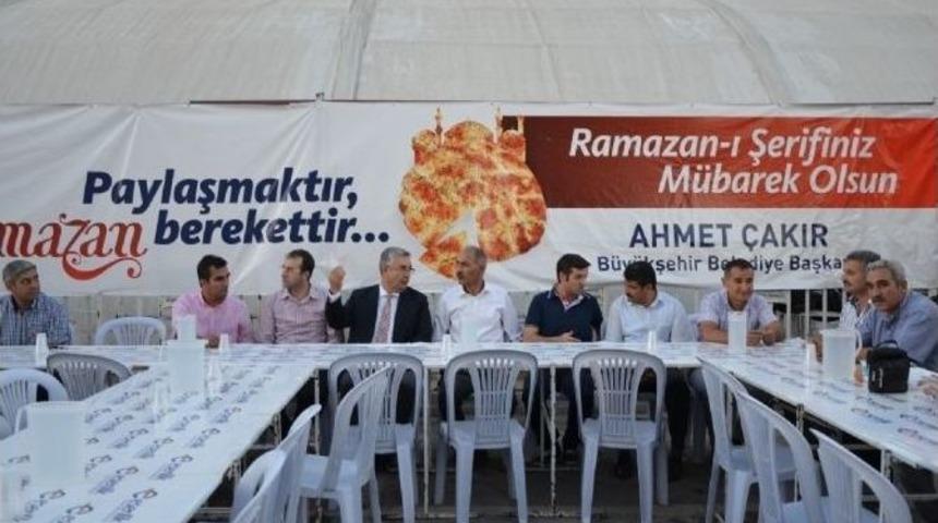 Her G&uuml;n 2 Bin Kişiye İftar Veriliyor