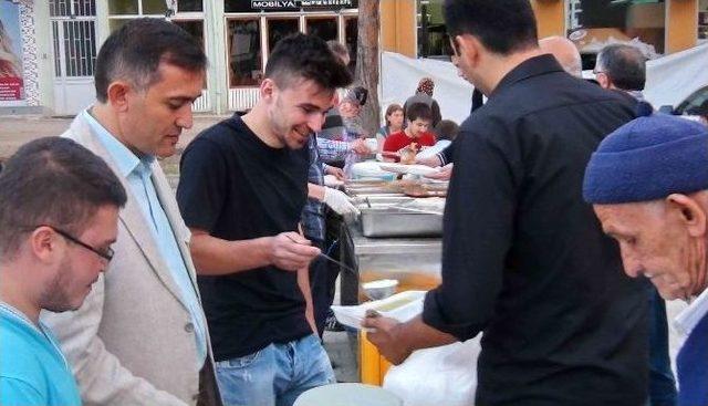 Hayırseverin İftar &Ccedil;adırına Yoğun İlgi 2