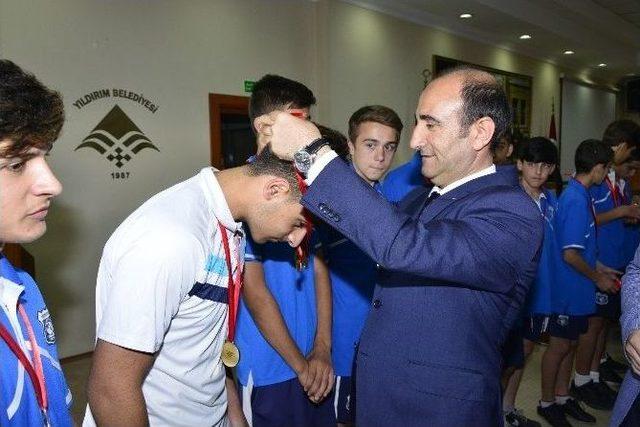 Edebali Şampiyon Sporcuları Cumhuriyet Altınıyla M&uuml;kafatlandırdı 1