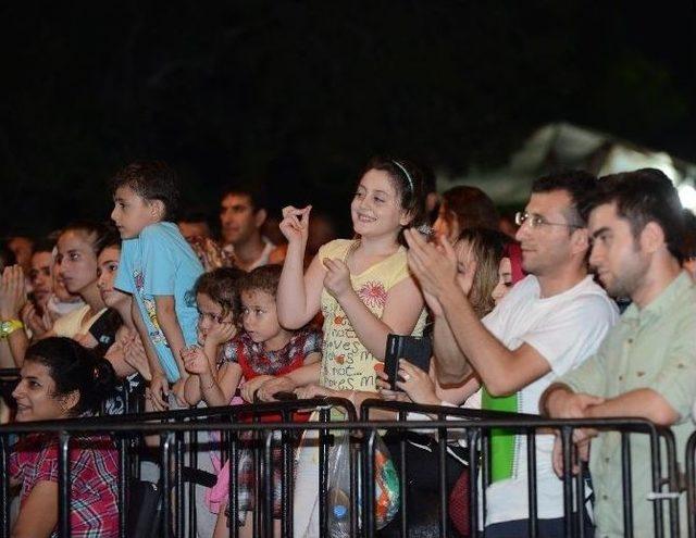 Ramazan Şenlikleri&rsquo;nde Z&uuml;leyha R&uuml;zgarı 1