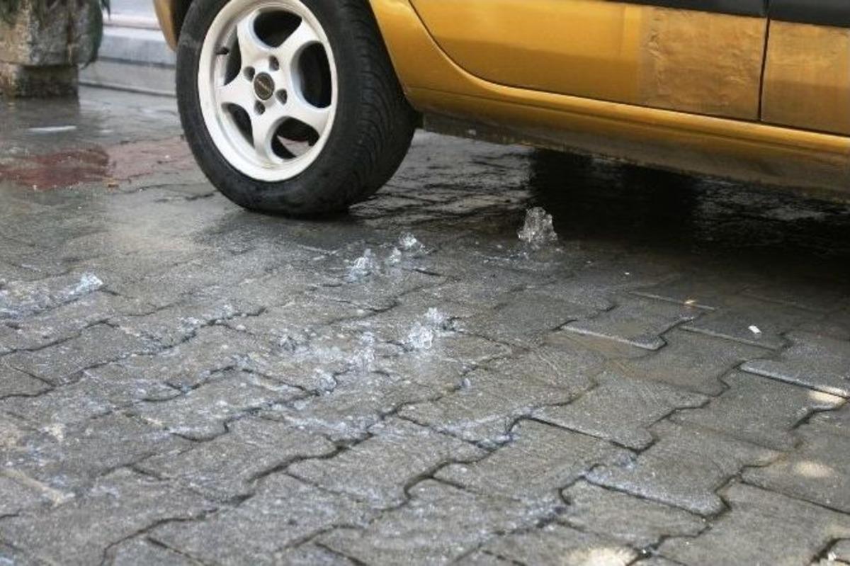 İzmir'de Tonlarca Su Sokağa Aktı