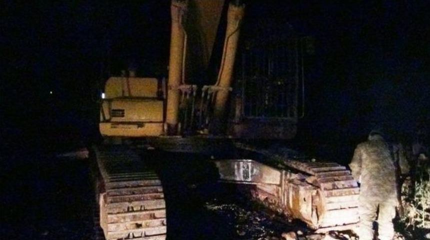 Karlıova&rsquo;da İş Makinesi Yakıldı