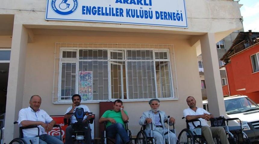 Araklı'da Engellilere Tekerlekli Sandalye Dağıtıldı