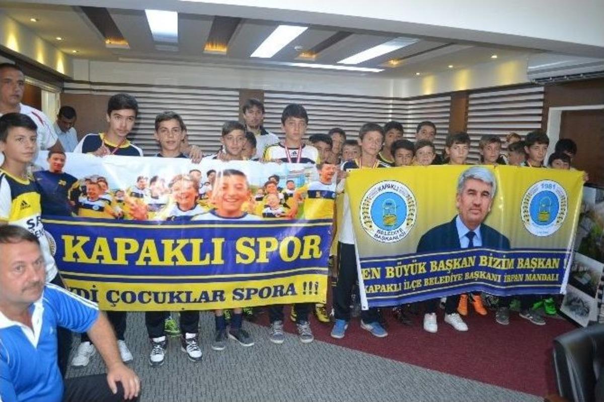 Şampiyonlardan Kapaklı Belediye Başkanı Mandalı&rsquo;ya S&uuml;rpriz Ziyaret
