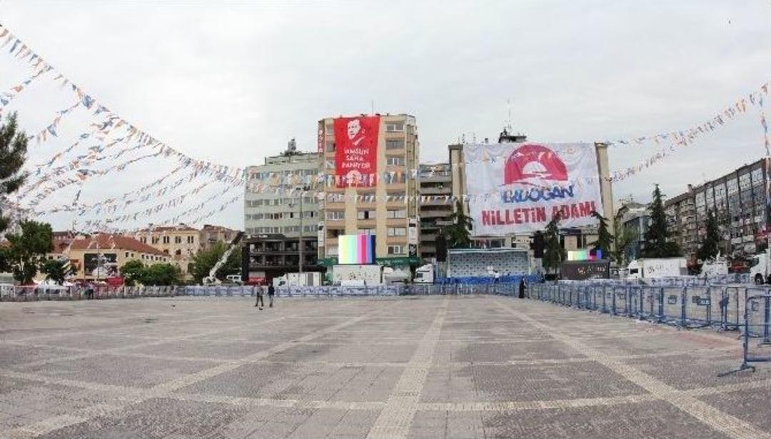 Umut Miting Alanında