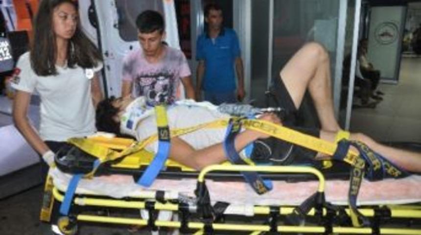 Otomobil Yayaya &Ccedil;arpıp Ka&ccedil;tı:1 Yaralı