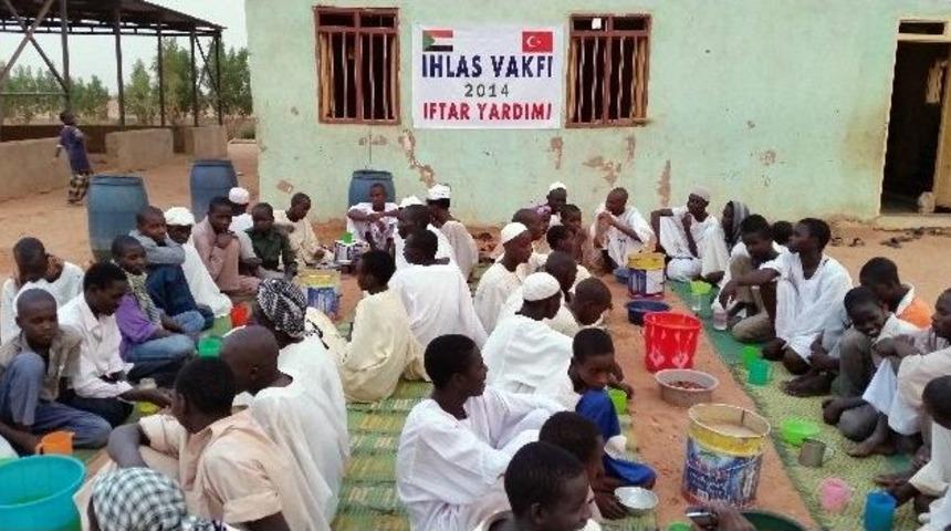 İhlas Vakfı&rsquo;ndan Sudanlı M&uuml;sl&uuml;manlara İftar