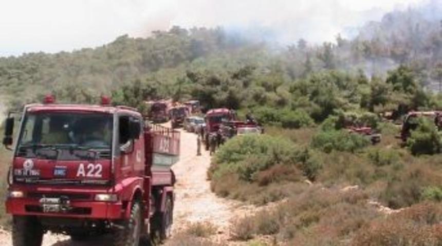 Fo&ccedil;a'daki Yangın İlerliyor