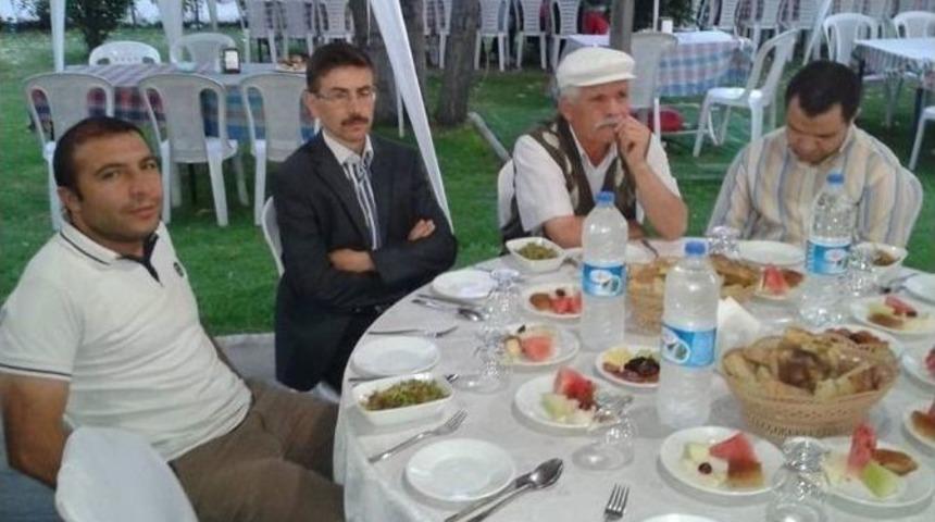 Altı Nokta K&ouml;rler Derneği Afyonkarahisar Şubesi &Uuml;yeleri İftarda Buluştu