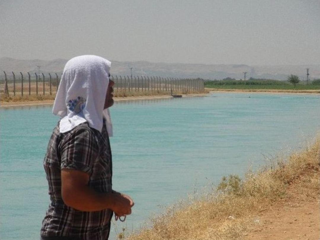 İbrikle Su Doldurmaya &Ccedil;alıştığı Kanala D&uuml;şt&uuml;