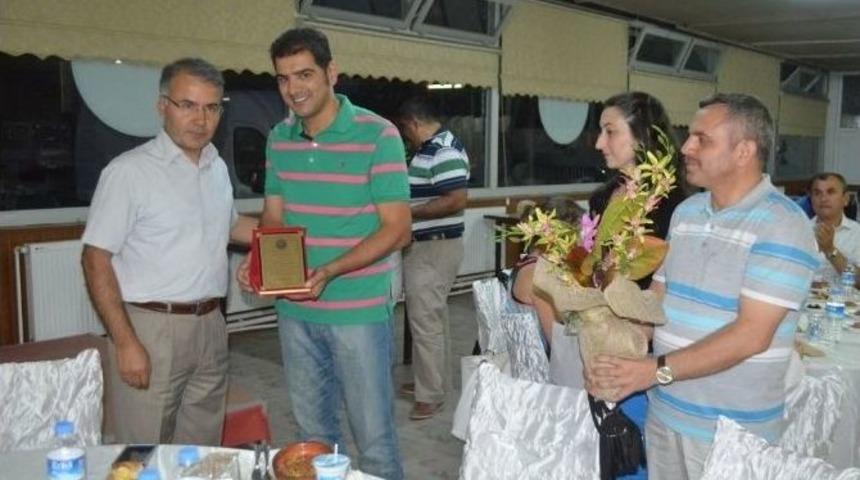 Burhaniye&rsquo;de M&uuml;d&uuml;rlere İftarlı Uğurlama