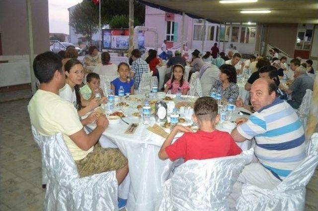 Burhaniye&rsquo;de M&uuml;d&uuml;rlere İftarlı Uğurlama 1