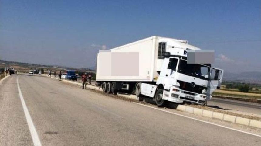 Tır'ın &Ccedil;arptığı Yaya &Ouml;ld&uuml;, S&uuml;r&uuml;c&uuml; G&ouml;zaltına Alındı