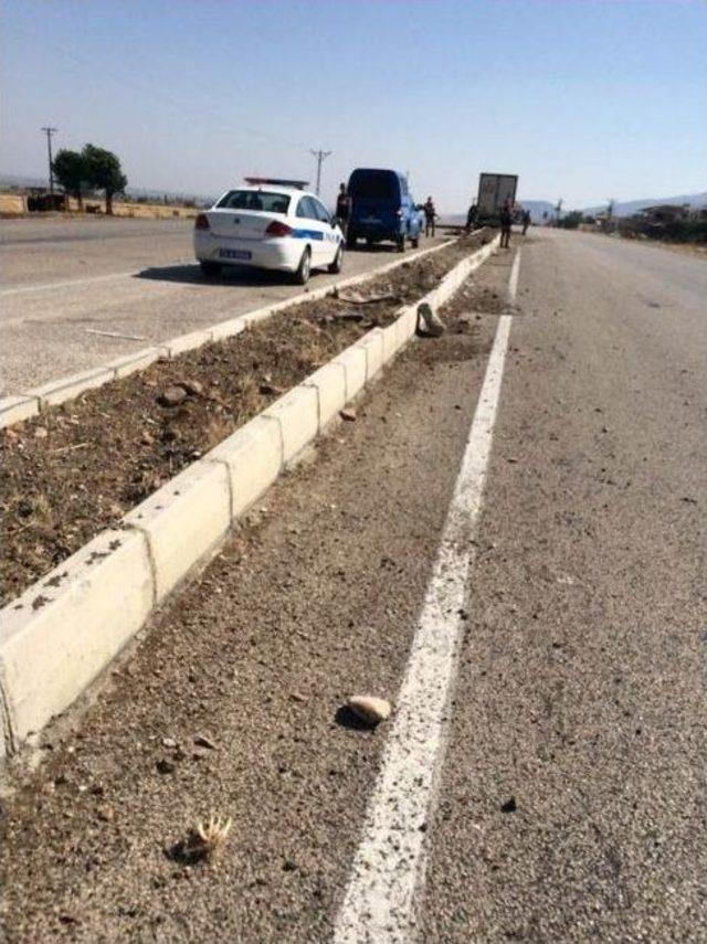 Tır ın &Ccedil;arptığı Yaya &Ouml;ld&uuml;, S&uuml;r&uuml;c&uuml; G&ouml;zaltına Alındı 1