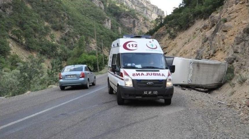 Tunceli&rsquo;de Trafik Kazası: 4 Yaralı