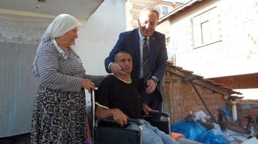 Şahiner Tekerlekli Sandalye Hediye Etti