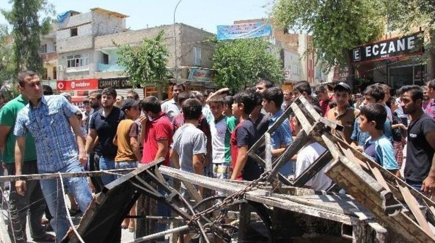 Esnaf Kepenkle Yol Kapattı