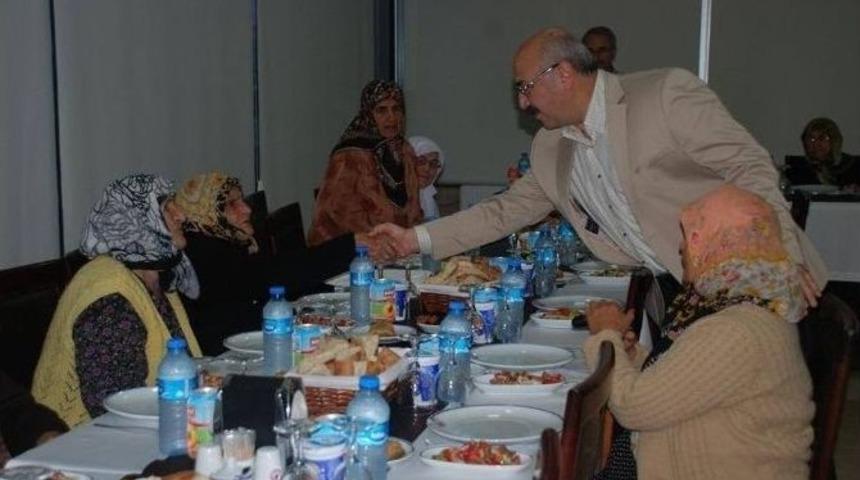 Vali K&ouml;şger Yaşlılarla Bir Araya Geldi