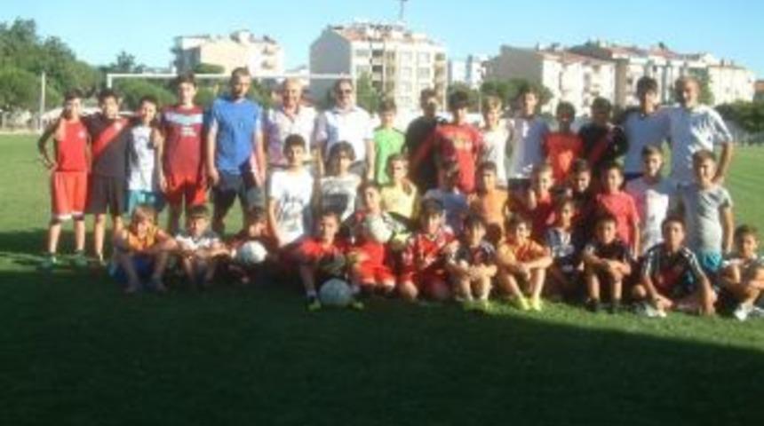 Burhaniye&rsquo;deki Futbol Kursu İlgi G&ouml;rd&uuml;