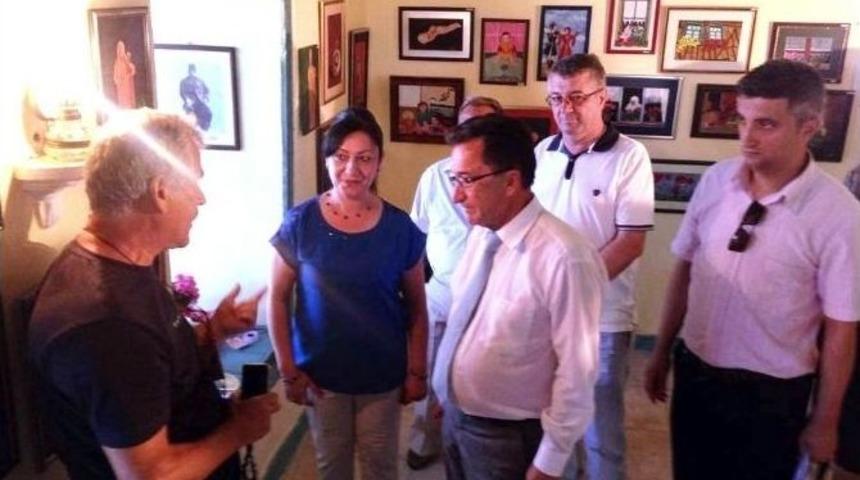 &Ouml;d&uuml;ll&uuml; Karikat&uuml;rler Beğeniye &Ccedil;ıktı