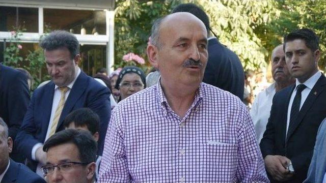 Bakan Müezzinoğlu’ndan Kanser Hastasına Yardım Sözü