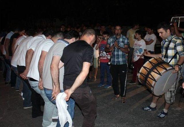 Davul Ve Klarneti Görenler Sahur’a Oynayarak Kalkıyor