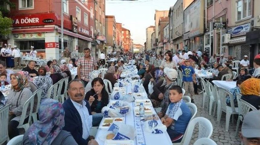 B&uuml;y&uuml;kşehir&rsquo;in Halk İftarı Şerefliko&ccedil;hisar'da