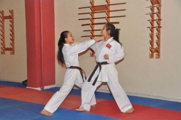 Balkan Şampiyonu Yağmur Demir’e Ünsal Ören’den Eğitim Desteği G2