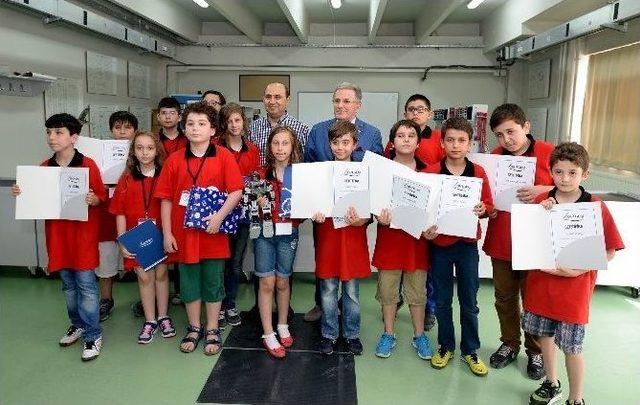 Geleceğin M&uuml;hendisleri Sertifikalarını Aldı 1